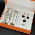 Gros plan sur une montre de luxe pour femme et un coffret bijoux coeur - Style Cadran Noir A3 / Coffret Cadeau (5 pièces) / Noir