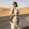 Eleganter Baumwoll-Leinen-Schal mit Leoparden- und Zebra-Print in Wüstenumgebung - Leopard - Weiß / 90-180cm