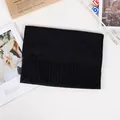 Eleganter schwarzer einfarbiger Kaschmir-ähnlicher Winterschal mit langen Fransen - 33-180cm / Reines Schwarz