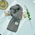 Elegante sciarpa in lana grigia a maglia per donna dal design minimalista a tinta unita - Grigio / 25-160cm