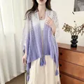 Böhmischer Strickschal mit Batik-Verlauf und Quasten für Damen, perfekt für Reisen - Oberteile / Farbverlauf Lila