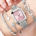 Dettaglio dell'elegante set orologio rosa con bracciali in argento a cuore e infinito - Argento/Rosa