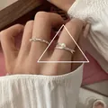 Zweiteiliges silbernes Ring-Set mit eleganter Perle - Einstellbar Offen / Gewebtes Verflochtenes Hohles und Perlenring Zwei-Teiliges Set (J3017)