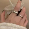 Elegantes silbernes strukturiertes minimalistisches stapelbares Ring-Set für Damen im Trend - Einstellbar Offen / Unregelmäßige Konvexe Gehämmerte Textur Stapelbarer Ring (J3200)