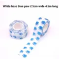 2,5 cm breites selbstklebendes elastisches Fingerband mit niedlichem blauen Pfotenmuster - Einzelrolle (Breite 2.5cmxLänge 4.5m) / Weiß mit blauer Pfote