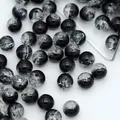 Vue macro de perles rondes en verre craquelé noir et clair pour bijoux créatifs en DIY - 10 mm / Trou env. 2,0 mm, 50 pcs / Noir