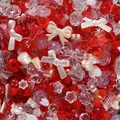 Assorted red and white acrylic beads in cartoon shapes for DIY mobile phone charms and jewelry - 400-500 Pieces Pack / Red