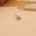 Elegante ciondolo a forma di sole placcato argento con opale blu e zirconi brillanti - Stile Raggi di Sole-Pietra Blu (T0043)