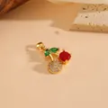 Elegante ciondolo a ciliegia dorato con pietre di zircone rosse, verdi e trasparenti - Stile Ciliegia Oro-Strass Bianco (T0011) / Oro