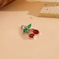 Elegante ciondolo a forma di ciliegia in argento con pietre di zirconi rossi e verdi - Stile Ciliegia Argento-Pietra Rosso Verde (T0014) / Argento