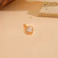 Elegante ciondolo a cuore dorato con cristalli scintillanti su fondo caldo - Stile Cuore Halo-Solo Ciondolo (Senza Catena) (T0081)