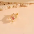 Elegante ciondolo rettangolare dorato con cuore rosso all'interno - Stile Cuore Nidificato Rettangolare (T0101)