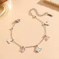 Vue détaillée du bracelet papillon en argent avec incrustation de nacre et cristaux - Bracelet Papillon Coquille Blanche Couleur Acier (C721)