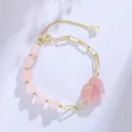 Natur-Rosa-Kristall-Armband mit einem geschnitzten Fuchsbild und vergoldeten Kettengliedern - Fuchs-Spleiß-Stil