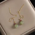 Élégantes boucles d'oreilles en or 14 carats avec perles rondes en jade néphrite vert - Boucles d'Oreilles Traversantes Jade Grenat