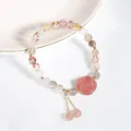 Natuurlijke kristallen armband met aardbeienkwarts kattenpootje en kwastjes. - Aardbeienkwarts Kattenpoot Rutilkwarts Kwastje Stijl