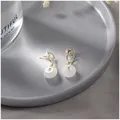 Élégantes boucles d'oreilles en jade blanc naturel avec finition dorée pour femmes - Boucles d'Oreilles en Jade Blanc