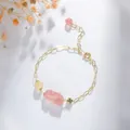 Elegante vergulde kettingarmband met roze aardbeikristallen Pixiu en gele kraal bedeltje - Aardbeienkwarts Rutilkwarts Armband