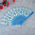 Eleganter blauer Faltfächer mit floralem Muster im chinesischen Stil für Damen - Einzelfächer / Himmelblau