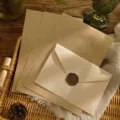 Set di cancelleria kraft vintage con 3 fogli a righe, 1 busta e 1 adesivo con sigillo - Beige / 1 Busta + 3 Carte Kraft Righe + 1 Adesivo Sigillo