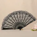 Elegante abanico de encaje negro con motivos florales y anillo dorado para baile y decoración - Negro