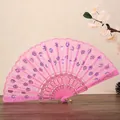 Eleganter rosa chinesischer Fächer mit lila Pailletten für Tanz und Kostümdekoration - Rosa