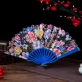 Elegante abanico plegable floral con marco de plástico azul para baile y regalos. - Azul zafiro