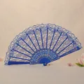 Eleganter königsblauer Spitzenfächer mit Blumenmuster und robustem Kunststoffrahmen - Saphirblau