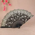 Eleganter schwarzer Spitzenfächer mit Goldrosenmuster für traditionelle chinesische Kleider - Schwarz