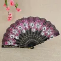 Elegante abanico plegable de estilo chino con diseño floral de purpurina morada en tela negra - Rosa rojo