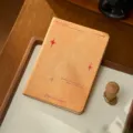 Mini-Hardcover-Notizbuch mit Goldkalligraphie und künstlerischem Sternenhimmel-Design - Braun/Kamel / Format A6 (164 Seiten) / Sternenhimmel