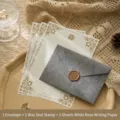 Set de papeterie vintage avec enveloppe grise texture bois et sceau en cire bronze - 1 Enveloppe + 3 Lettres Roses Blanches + 1 Autocollant de Sceau / Gris foncé