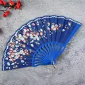 Abanico plegable azul tradicional para mujer con un elegante estampado floral - Azul Real