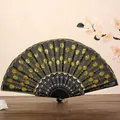 Elegante abanico plegable negro con intrincado bordado floral dorado y lentejuelas - Amarillo