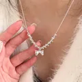 Nahaufnahme einer eleganten 925 Sterling Silber Halskette mit Schleife und Perlen - Unregelmäßige Silberperle Schleife (XL2931)