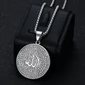 Dettaglio della collana con ciondolo Allah hip hop decorata con strass scintillanti - solo ciondolo / Colore acciaio