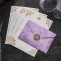 Elegantes Set aus helllila Marmor-Umschlag und weißem Rosen-Briefpapier mit Wachssiegel - 1 Umschlag + 3 Weiße Rosen Briefpapiere + 1 Siegellack Aufkleber / Lavendel