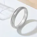 Moderne zilveren roestvrijstalen elastische armband met geribbelde streepstructuur - 12mm Gestreept Armring (R802) / Zilver