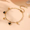 Bracelet délicat en acier titane plaqué or avec cœurs en émail noir et boules dorées. - Bracelet Cœur En Or Et Coquillage Noir L208