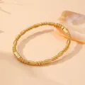 Vue détaillée du bracelet jonc vintage doré en acier inoxydable style nœud de bambou. - Style Alternance Bambou Perle (S502) / Or