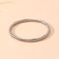Gros plan détaillé d'un bracelet jonc vintage en acier inoxydable argenté perlé - Style Bambou Perle Givrée (S504) / Acier