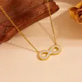 Gros plan sur le collier pendentif infini doré orné de strass sur fond de bois - Collier / Or