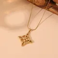 Detailansicht eines vergoldeten keltischen Knotenanhängers aus robustem Titanstahl - Stil 4 (231104) / Gold