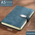 Professioneel A5 zakelijk notitieboek in marineblauw met 240 dikke pagina's en gesp. - Platte Sluiting / 240 pagina's / Business Blauw