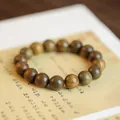 Natural green sandalwood bead bracelet with unique grain, ideal for meditation zen style - Green Sandalwood / 12mm