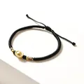 Handgefertigtes verstellbares schwarzes Flechtarmband mit Goldbarren-Charm für Glück - Herrenstil / Herren Schwarzes Seil