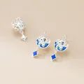 Detalle de dije de cachorro 3D en plata 925 sobre luna con estrella de esmalte azul - Estilo Cachorro Mirando las Estrellas (Q0569) / Colgante Solo (Sin Cadena) / Plateado