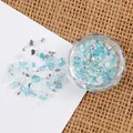 Irisierende blau-silberne Glassteine für DIY-Nagelkunst und Bastelarbeiten im Detail - Himmelblau Aurora Weiß Silber Mischung