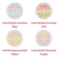 Set aus bedruckten Acryl-Knopfperlen in Blau Rosa Gelb und Violett mit Karomuster - Bedruckte Gitter Knopf Runde Perle / Macaron Mischfarben