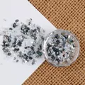 Irisierende Glassplitter mit polarisiertem Schimmer für DIY-Nagelkunst und Handyhüllendekor - Grau Weiß Silber Mischung